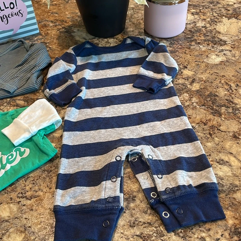 5 pcs CARTERS Baby Boys BUNDLE  jumpers &  Onesies 1 set w matching pants SZ 3M